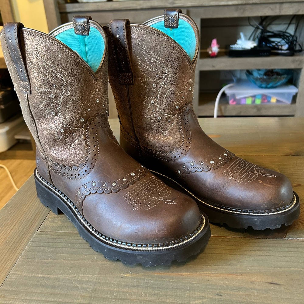 ARIAT Gem Baby Distressed Brown Western Boots. $95. Worn once. No box.